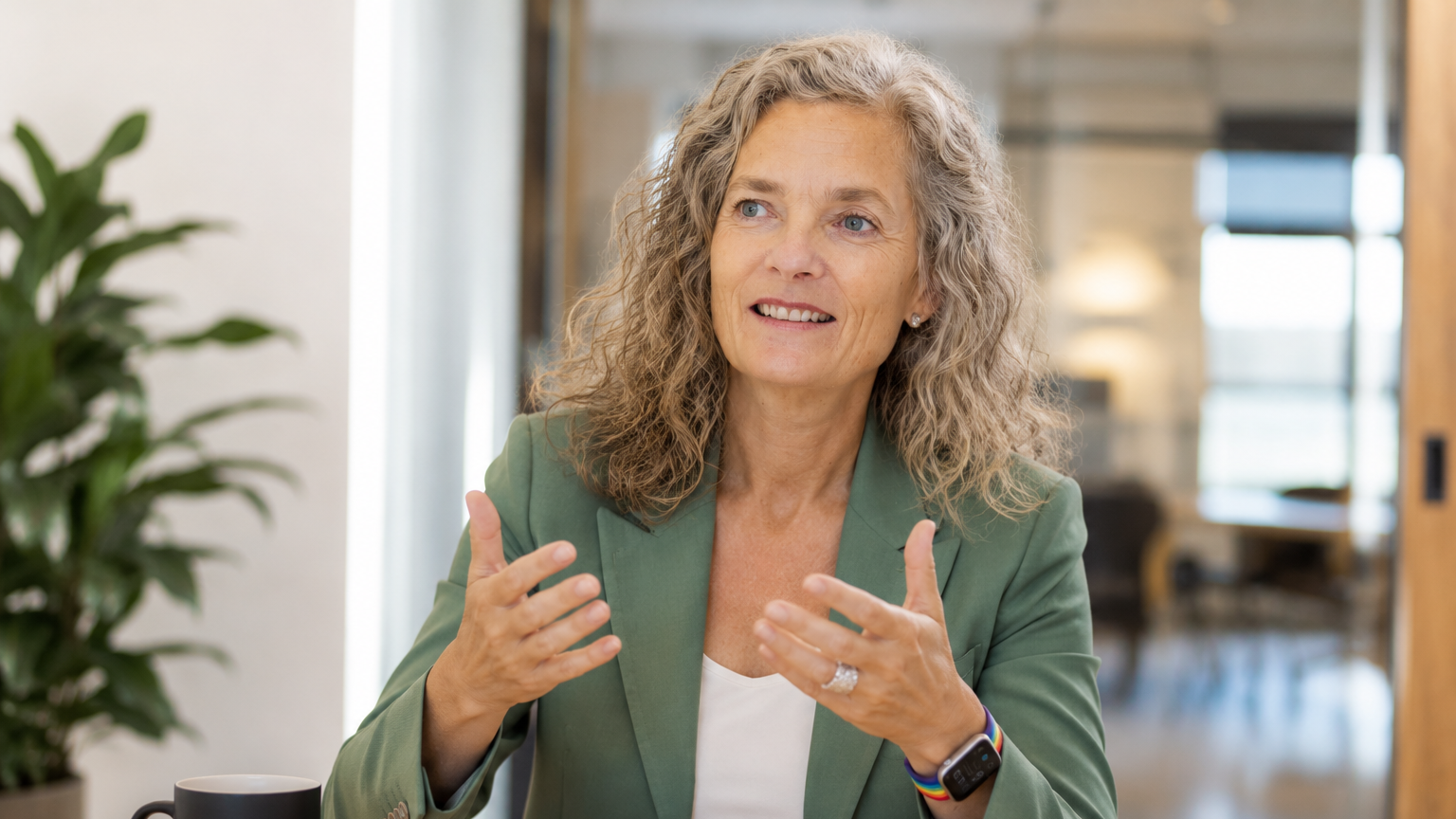 Marit Wetterhus in conversation at a table, with a Capassa mug in front of her